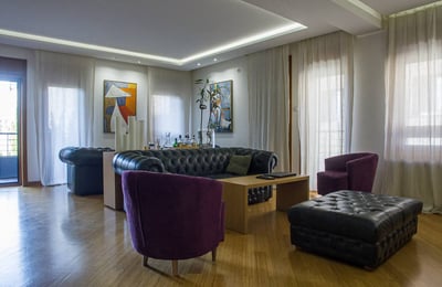 Rental of a spacious 3-room apartment, 126 m², central Belgrade, Serbia